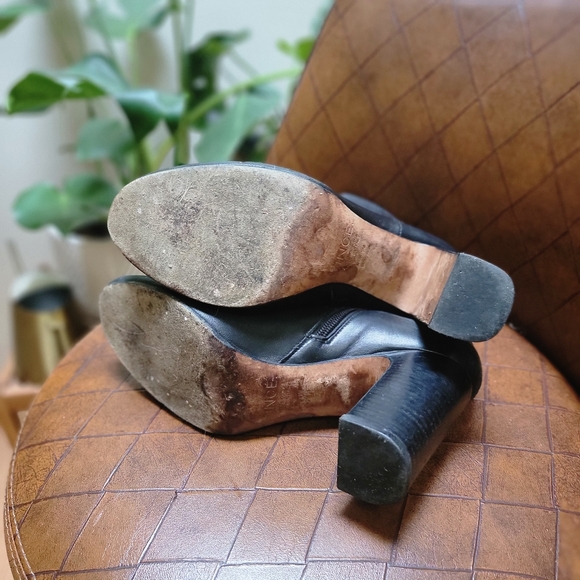 Vince Calista Leather sock boot Chelsea heel Booties 9M ret $450 - Picture 6 of 6